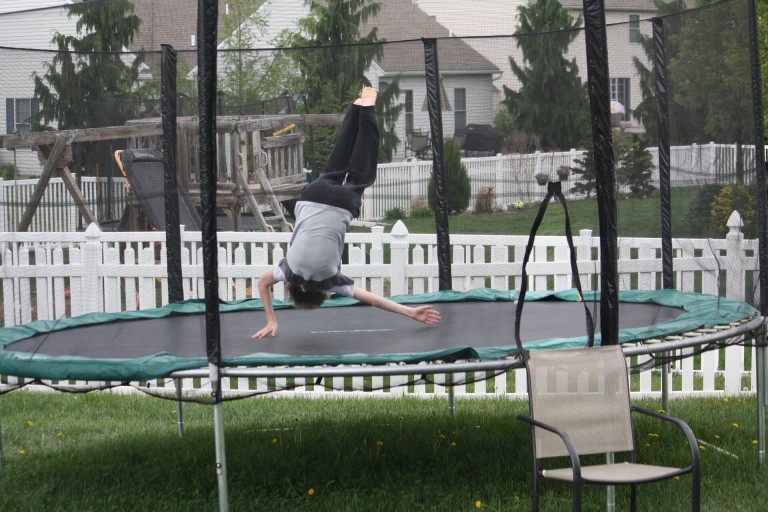 Trampolina, czyli zabawka dla starszych i młodszych