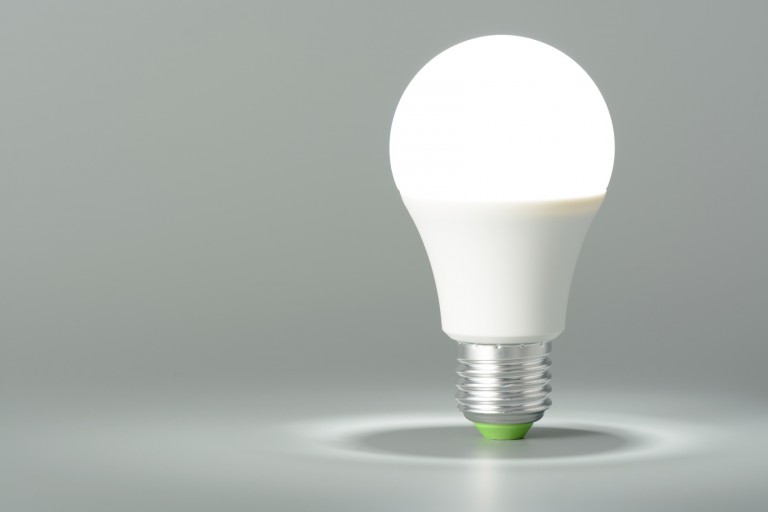 Oświetlenie LED – jakie są zalety takiego oświetlenia? Dlaczego warto się na nie zdecydować?