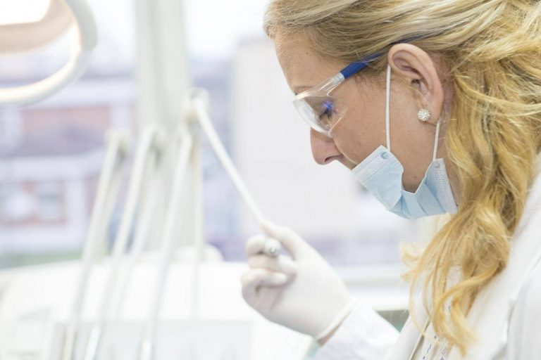 Chirurgia stomatologiczna – ratunkiem na wyrwanie uciążliwego zęba